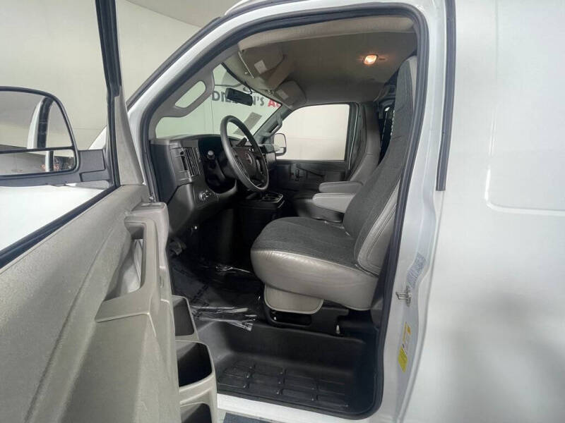 2023 GMC Savana 2500