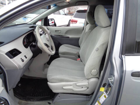 2012 Toyota Sienna Base 7-Passenger