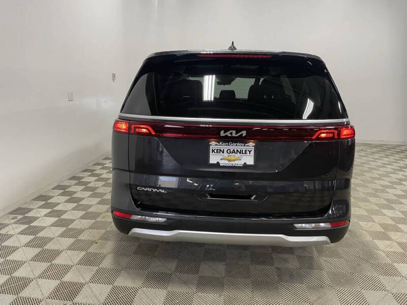 2024 Kia Carnival EX