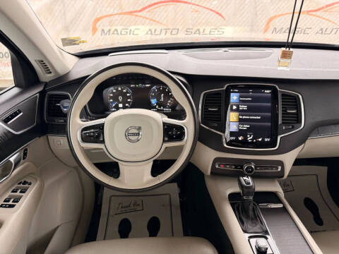 2020 Volvo XC90 T6 Momentum 6-Passenger