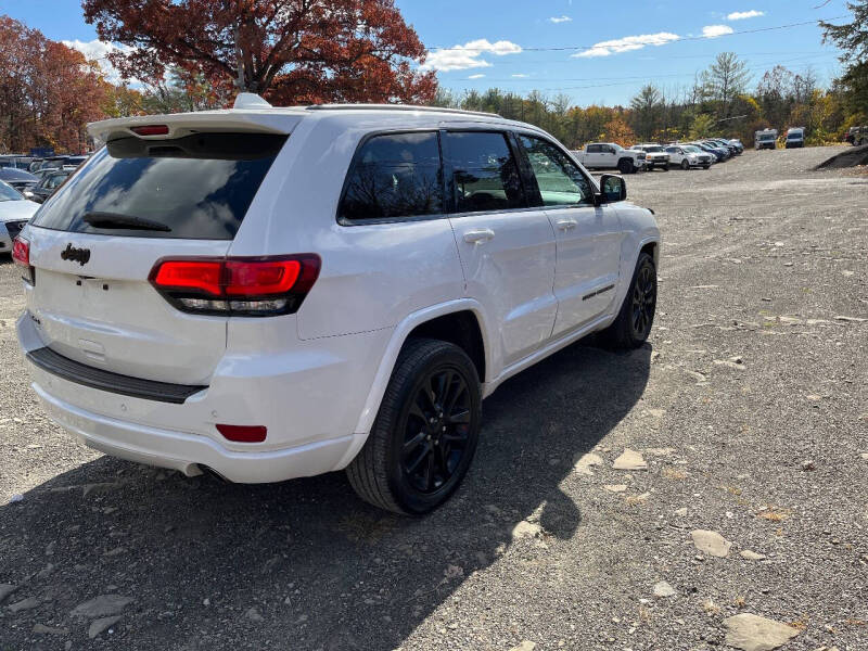 2017 Jeep Grand Cherokee Altitude photo 5