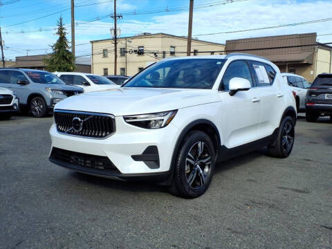 2025 Volvo XC40 B5 Core Bright Theme