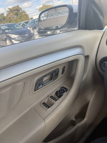 2017 Ford Taurus SEL