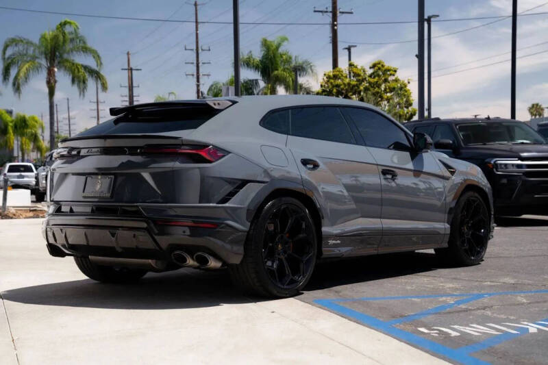 2024 Lamborghini Urus Performante