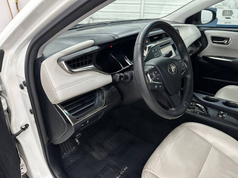 2013 Toyota Avalon XLE