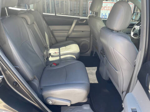 2011 Toyota Highlander SE