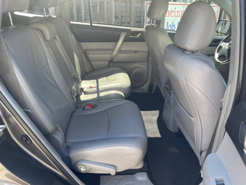 2011 Toyota Highlander SE