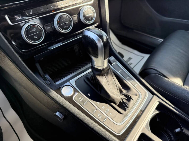 2017 Volkswagen Golf R 4Motion