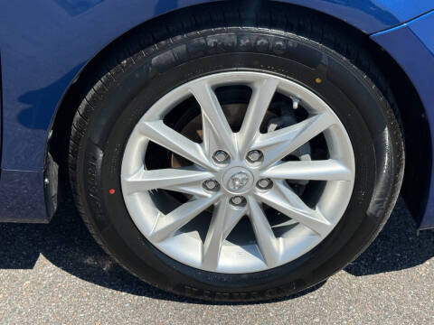 2014 Toyota Prius v Five