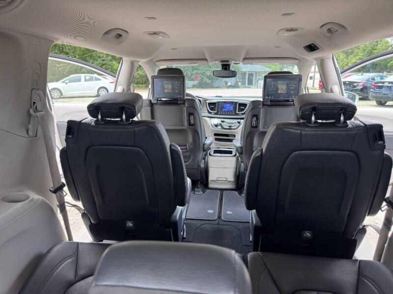 2017 Chrysler Pacifica Touring-L Plus