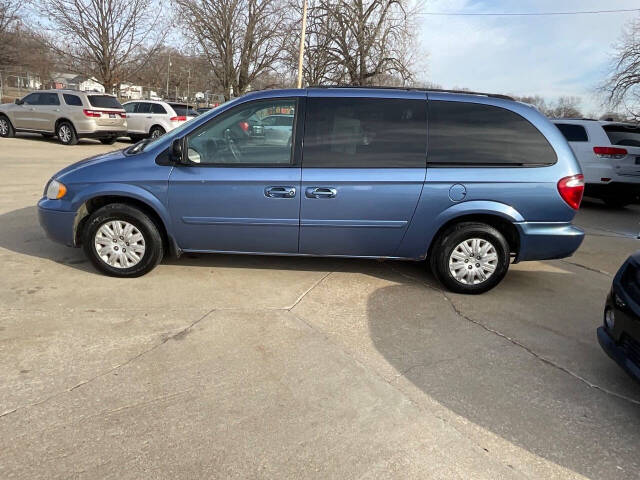 2007 Chrysler Town and Country for sale at Auto Connection in Waterloo, IA