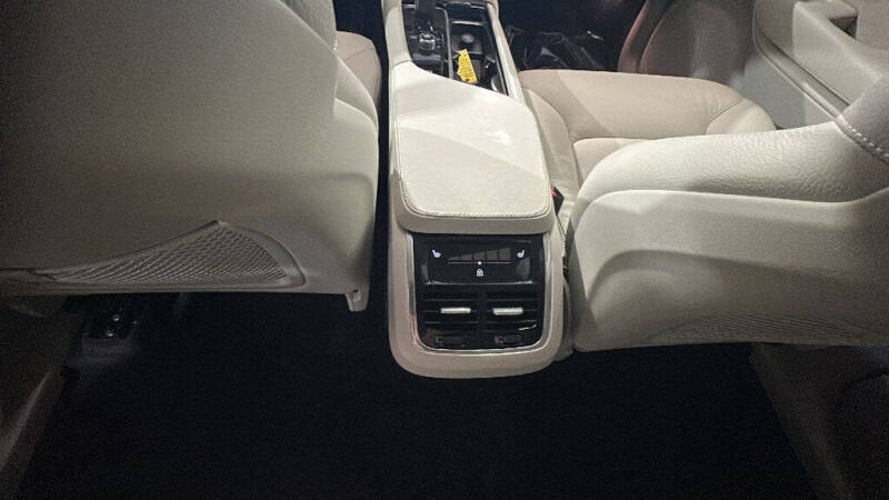 2025 Volvo XC90 B5 Core Bright Theme
