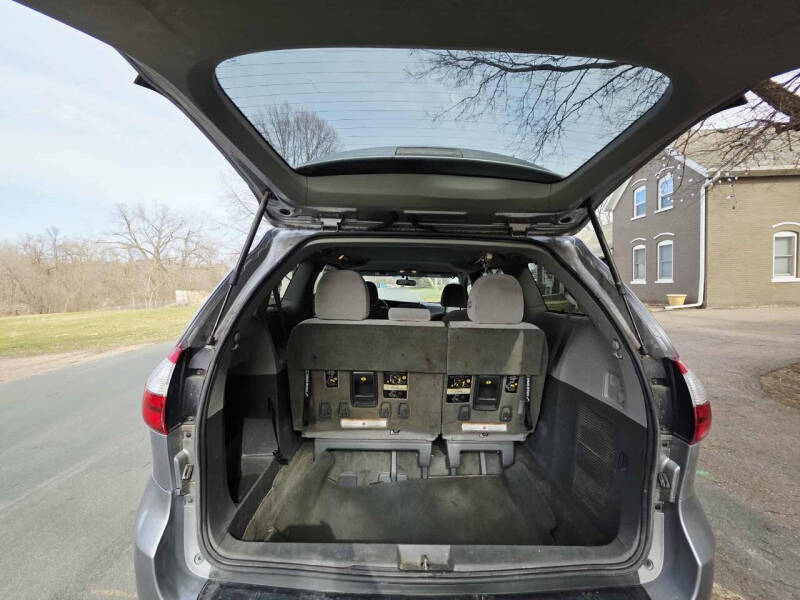 2017 Toyota Sienna LE 8-Passenger