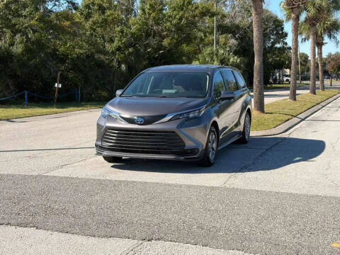 2024 Toyota Sienna LE 8-Passenger