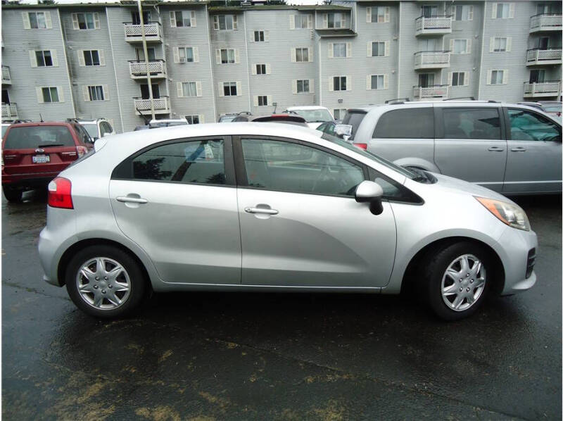 2016 Kia Rio 5-Door LX