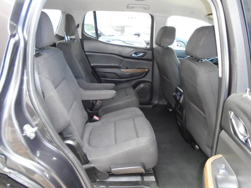 2017 GMC Acadia SLE-2