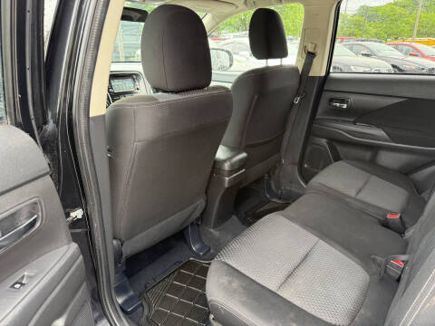 2017 Mitsubishi Outlander ES