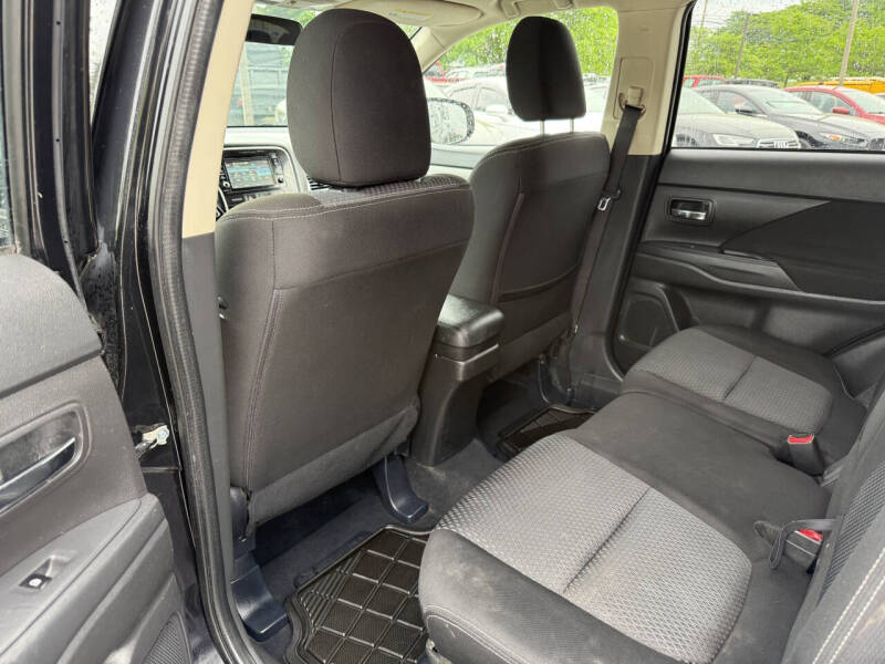 2017 Mitsubishi Outlander ES