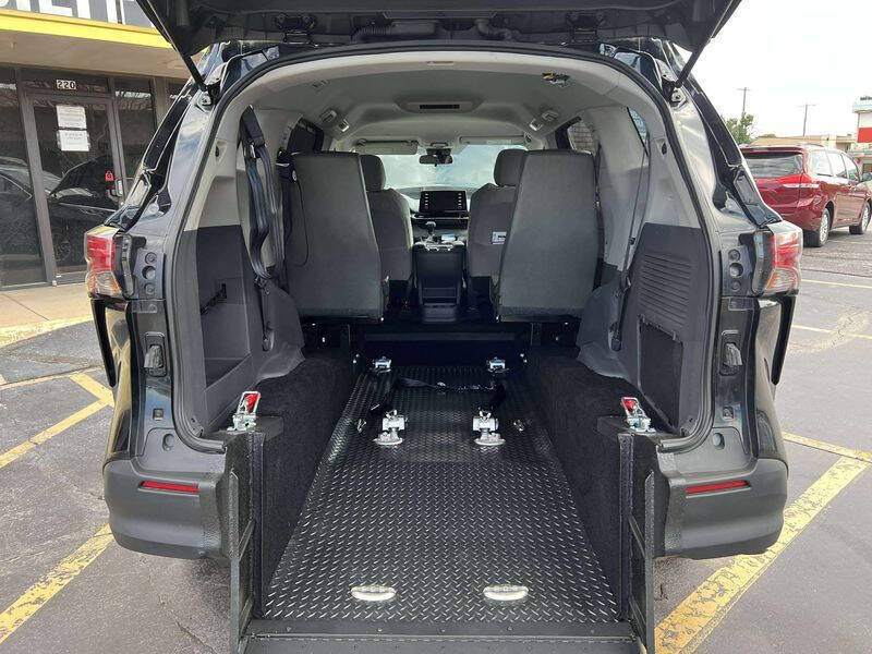 2021 Toyota Sienna LE 8-Passenger