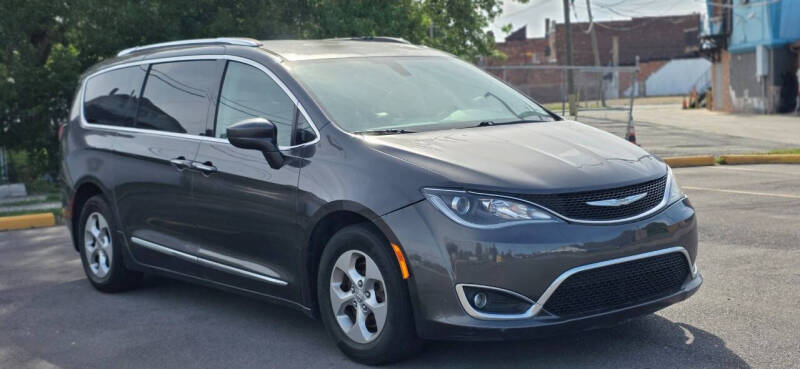 2017 Chrysler Pacifica Touring-L Plus