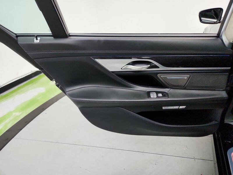 2017 BMW 7 Series 740i