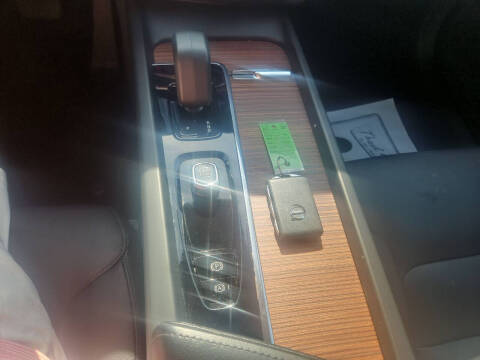 2023 Volvo XC60 B5 Ultimate Bright Theme
