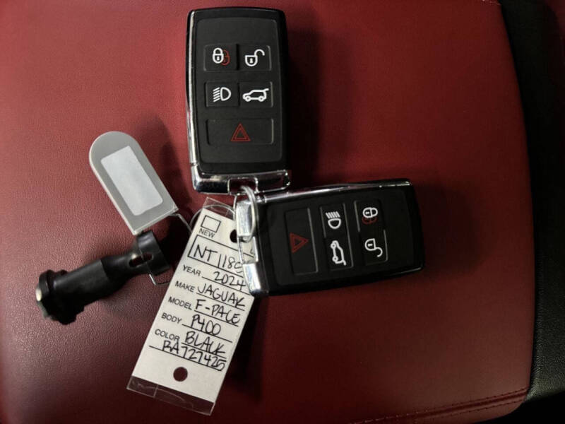 2024 Jaguar F-PACE P400 R-Dynamic S