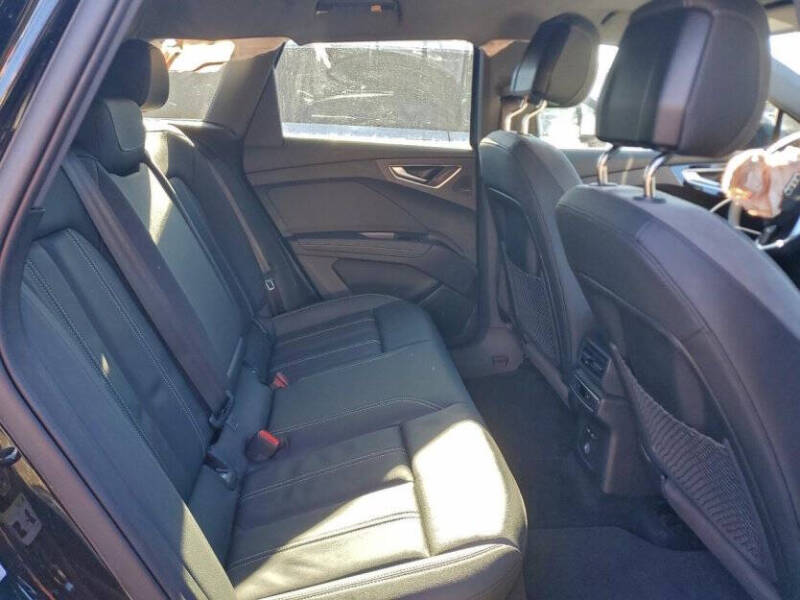 2024 Audi Q4 e-tron quattro Premium Plus 50