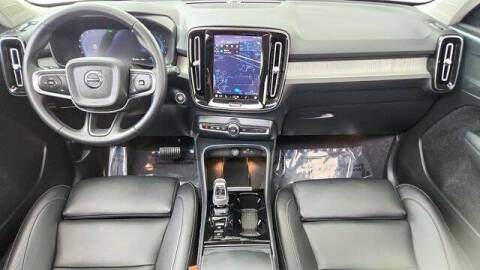 2025 Volvo XC40 B5 Plus Bright Theme