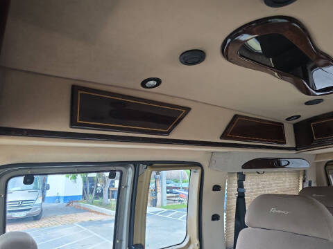 2003 Ford E-Series E-250 SD