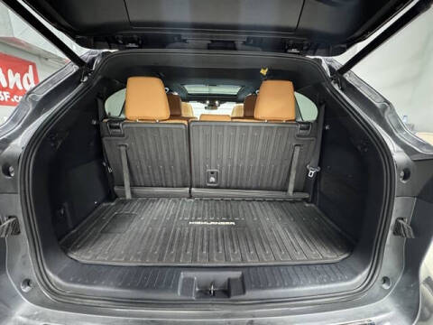 2021 Toyota Highlander Hybrid Platinum