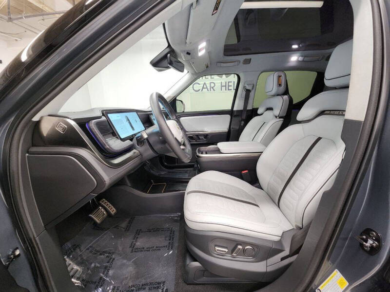 2023 Rivian R1T Adventure