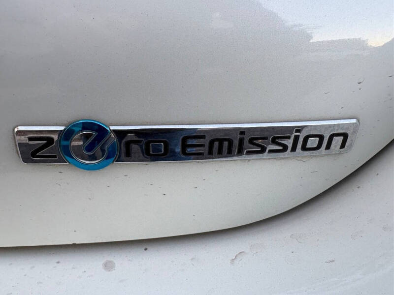 2011 Nissan LEAF SL