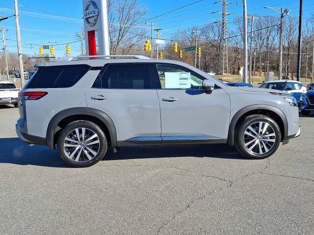 2025 Nissan Pathfinder Platinum