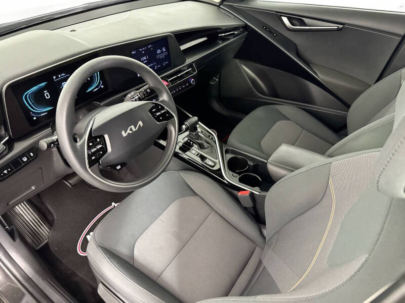 2023 Kia Niro LX