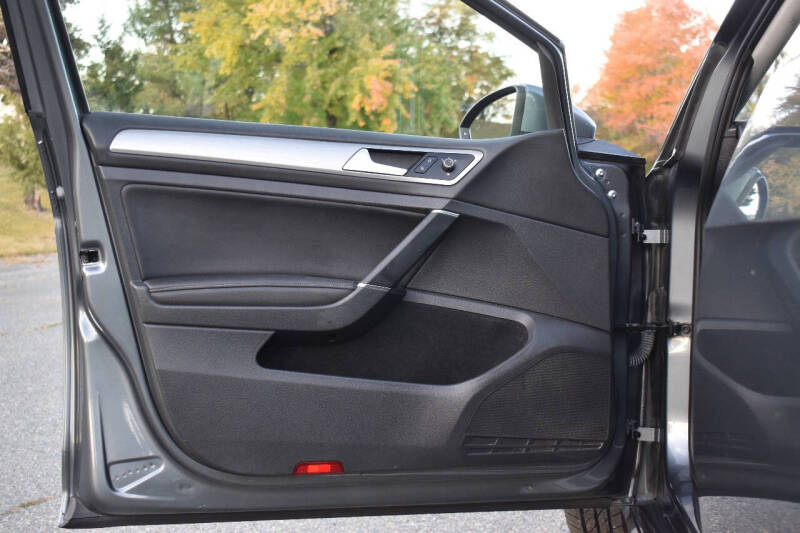 2017 Volkswagen Golf TSI SE