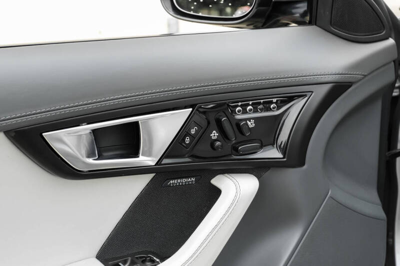 2014 Jaguar F-TYPE V8 S