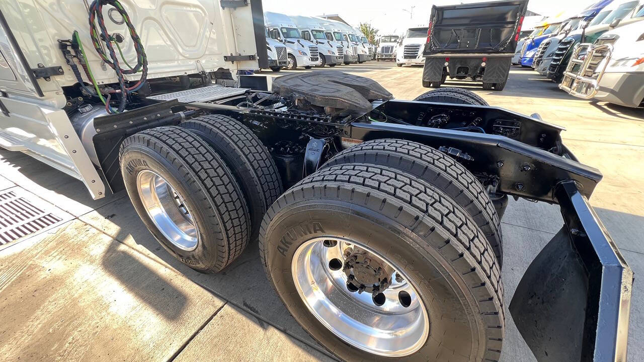 2019 Freightliner Cascadia for sale at KING TRUCK TRAILER SALES in Bakersfield, CA