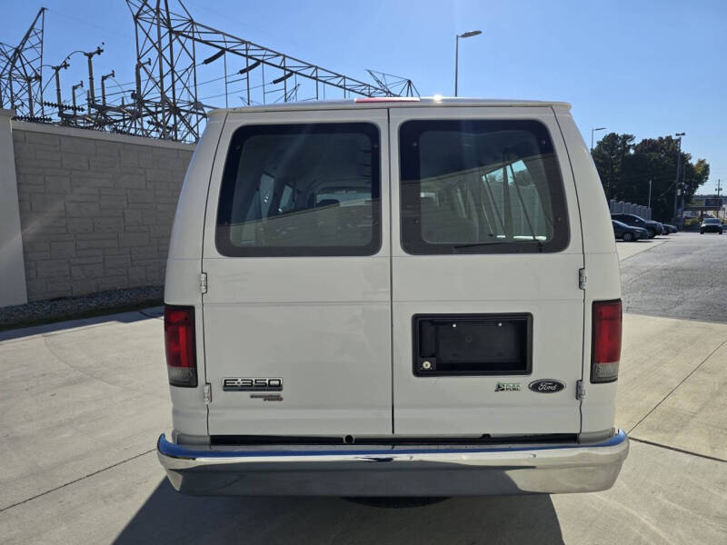 2013 Ford E-Series Econoline Wagon XLT photo 10