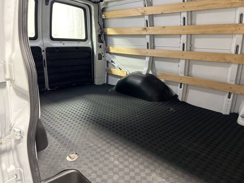 2023 GMC Savana 2500