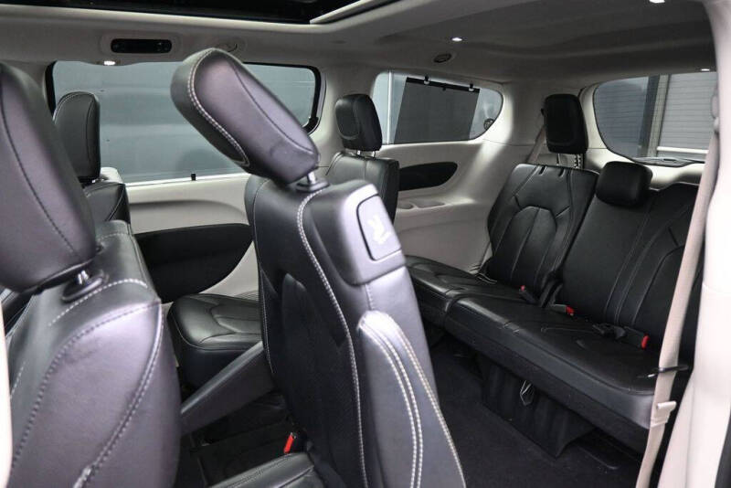 2022 Chrysler Pacifica Touring L