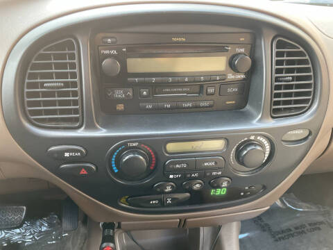 2004 Toyota Sequoia SR5