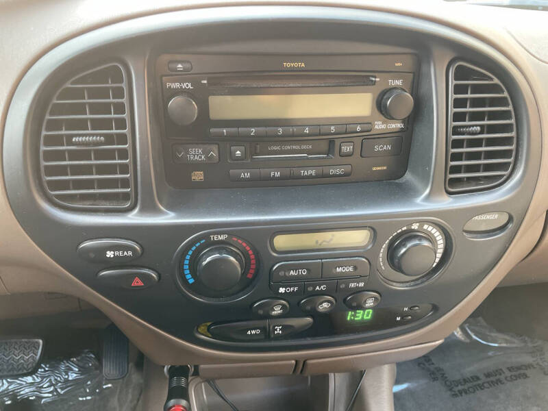 2004 Toyota Sequoia SR5