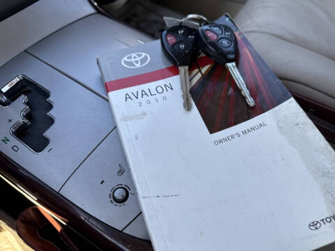 2010 Toyota Avalon XLS