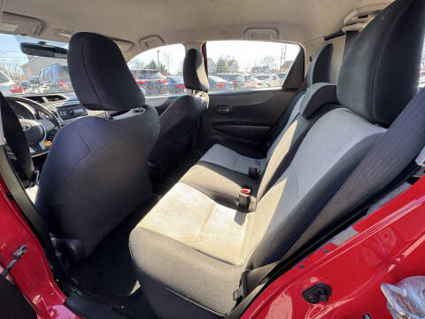 2014 Toyota Yaris 5-Door LE