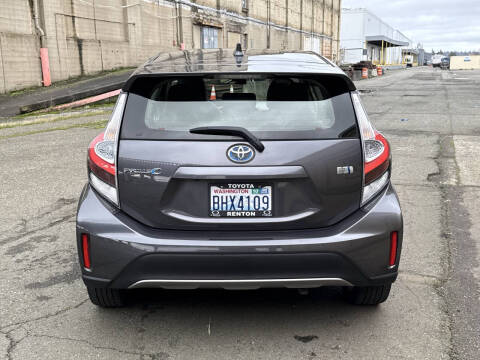 2018 Toyota Prius c Four