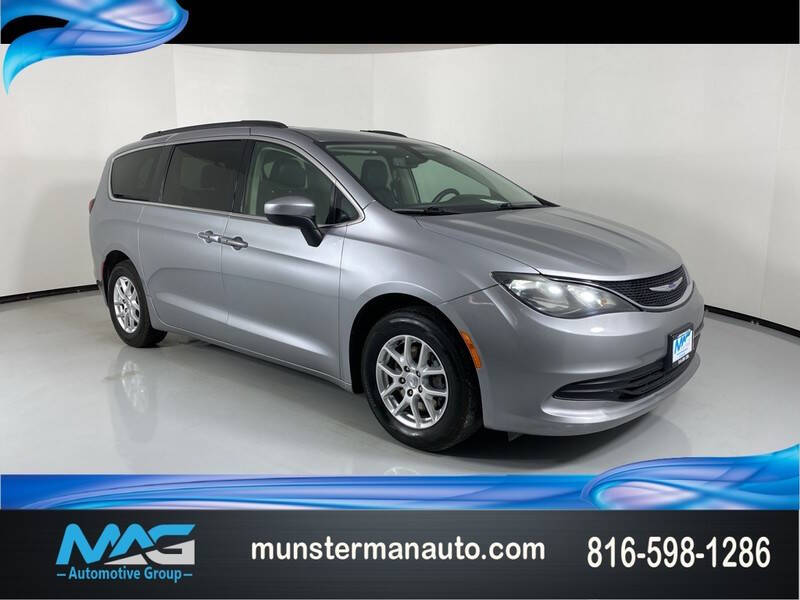 2020 Chrysler Voyager's photo