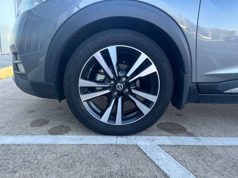 2020 Nissan Kicks SR