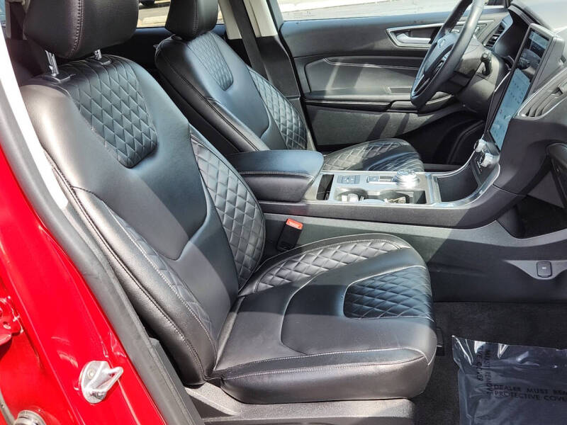 2024 Ford Edge Titanium