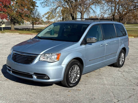 2013 Chrysler Town and Country Touring-L